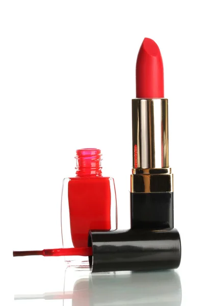 Schöner roter Lippenstift und Nagellack isoliert auf weiß — Stockfoto