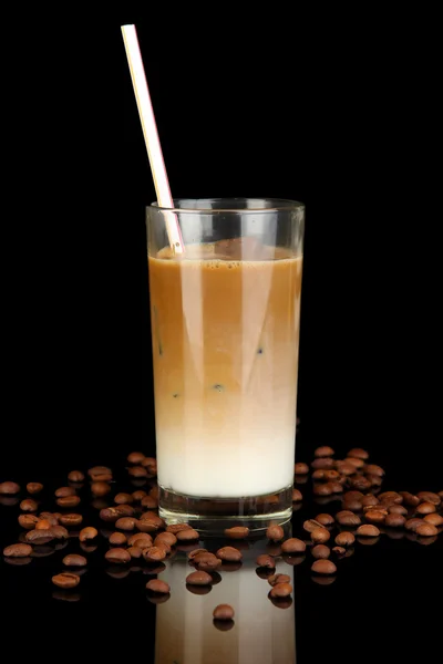Koude koffie met ijs in glas geïsoleerd op zwart — Stockfoto