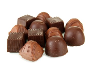 çikolatalı tatlılar üzerinde beyaz izole