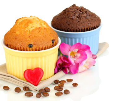 Cupcakes için pişirme üzerinde beyaz izole kase
