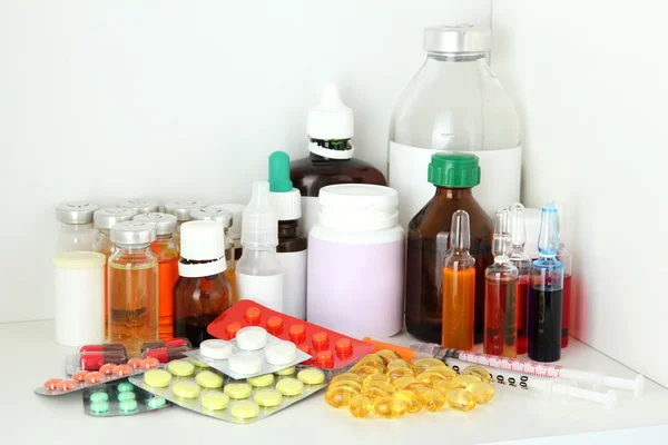 Medical bottles and pills on shelf — Stock Photo, Image