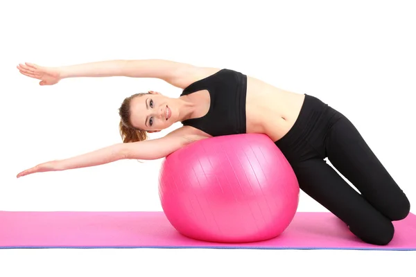 Mujer joven haciendo ejercicios de fitness con pelota de gimnasio aislada en blanco —  Fotos de Stock