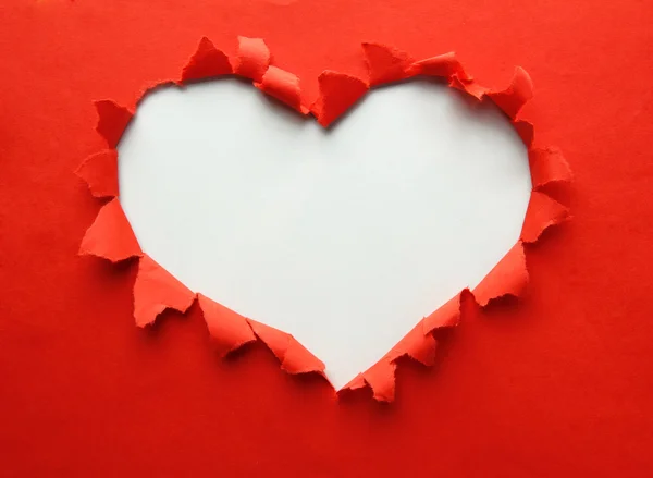 Papel rasgado bonito no símbolo da forma do coração — Fotografia de Stock