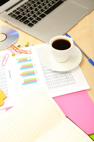 Cup of coffee on office desktop close-up — Stock Photo, Image