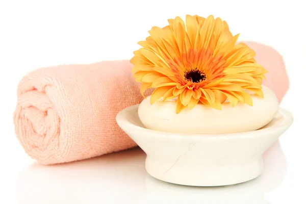 Rolled pink towel, soap bar and beautiful flower isolated on white — Stock Photo, Image