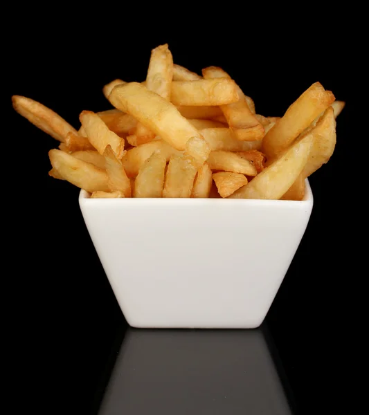 Franse frietjes in kom geïsoleerd op zwart — Stockfoto