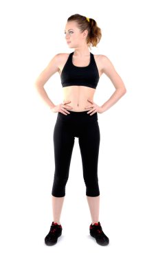 Beyazlar üzerinde izole edilmiş spor yapan genç bir kadın.