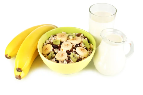 Cereale delicioase și sănătoase în castron cu lapte și fructe izolate pe alb — Fotografie, imagine de stoc