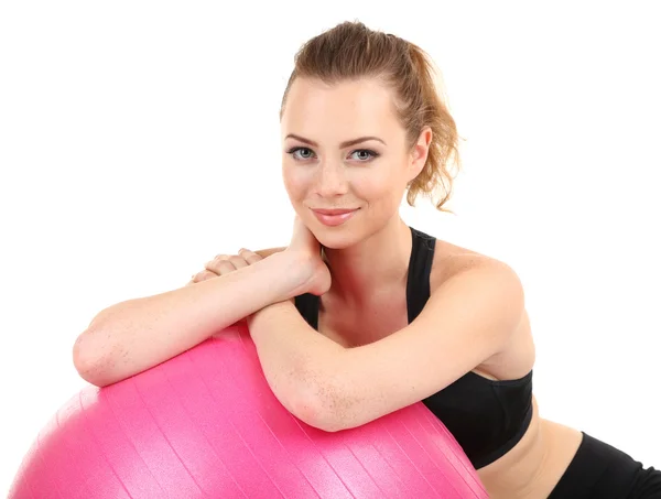 Mujer joven con pelota de gimnasio aislada en blanco — Foto de Stock