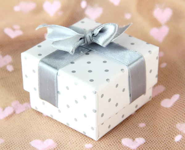 Color gift box with silver ribbon, on color background — Stock Photo, Image