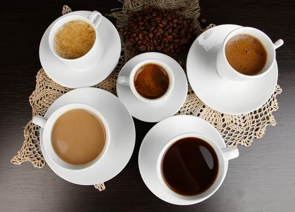 Surtido de diferentes bebidas de café caliente de cerca — Foto de Stock