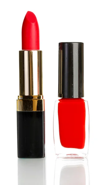 Lápiz labial rojo hermoso y esmalte de uñas aislado en blanco — Stockfoto
