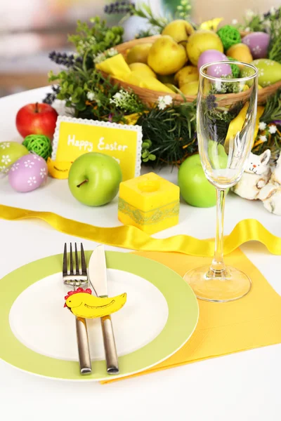 Pasen tafel serveren op kamer achtergrond — Stockfoto