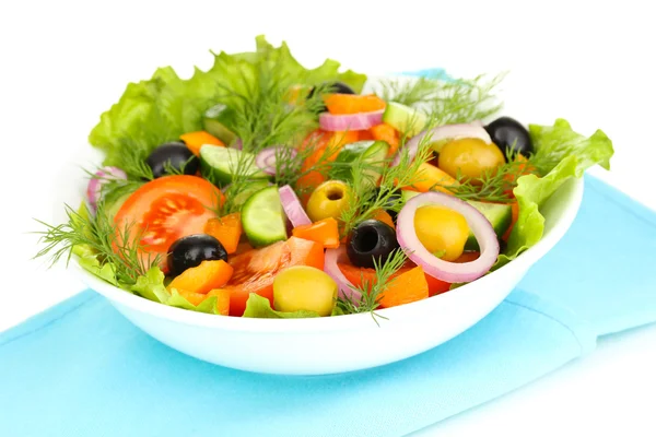 Salada fresca em prato isolado em branco — Fotografia de Stock