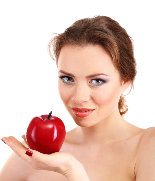 Bella giovane donna con trucco luminoso, tenendo mela rossa, isolata su bianco — Foto Stock