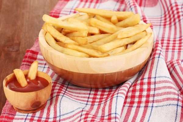 French fries in bowl on wooden table close-up — Stock Photo, Image