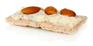 crispbread süt peynir ve badem, üzerinde beyaz izole