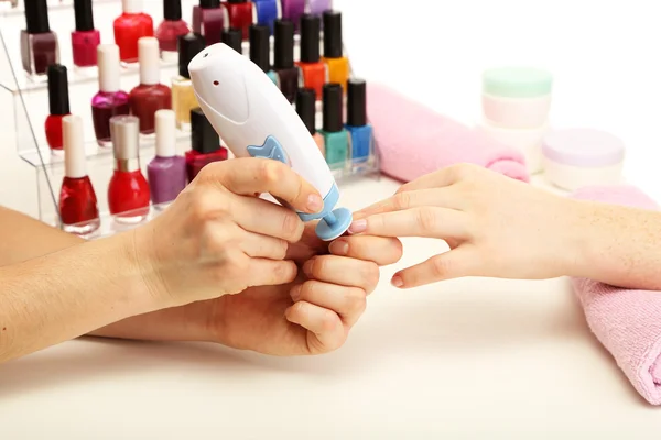 Manicure process in beauty salon, close up — Stock Photo, Image