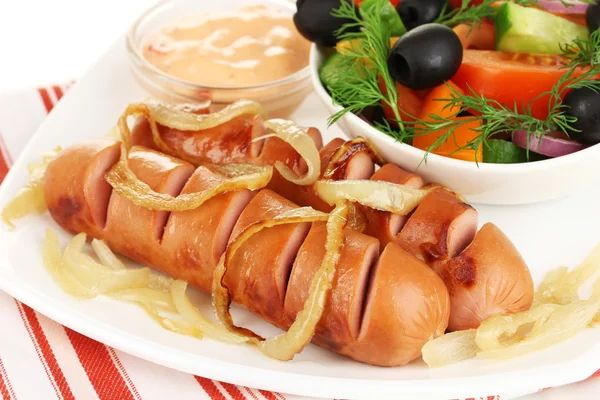 Grilled sausage with fresh salad close up — Stock Photo, Image