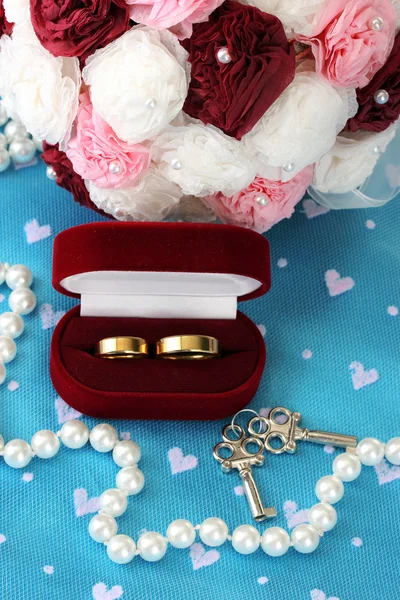 Foto conceitual: casamento em estilo de cor rosa e azul — Fotografia de Stock