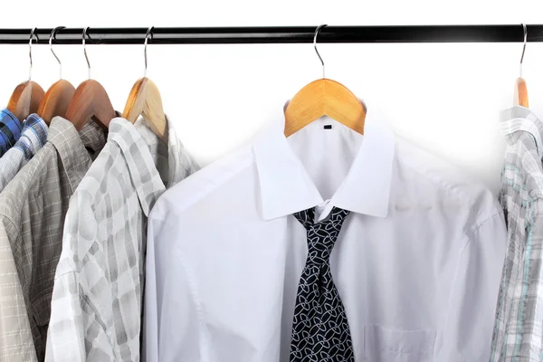 Camisas con corbatas en perchas de madera aisladas en blanco —  Fotos de Stock