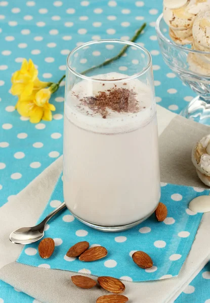Glass of chocolate-cream cocktail on blue tablecloth close-up — Stock Photo, Image