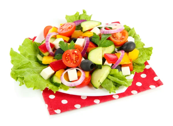 Leckerer griechischer Salat isoliert auf weiß — Stockfoto