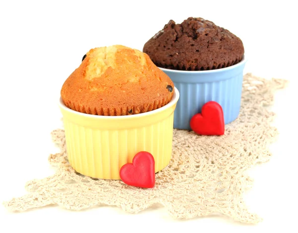 Cupcakes in bowls for baking isolated on white — Stock Photo, Image