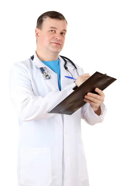 Médico com estetoscópio e prancheta isolado em branco — Fotografia de Stock