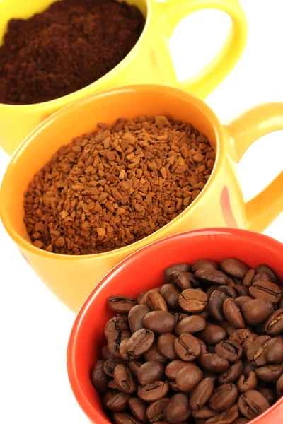 Verschiedene Arten von Kaffee in drei Tassen isoliert auf weiß — Stockfoto