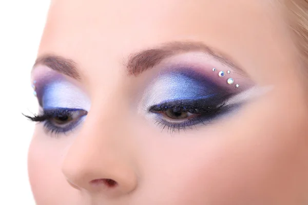 Mooie vrouwelijke ogen met helder blauwe make-up — Stockfoto