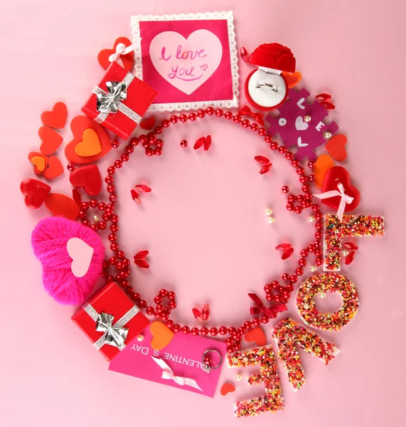 Circular composition Valentine's Day on pink background — Stock Photo, Image