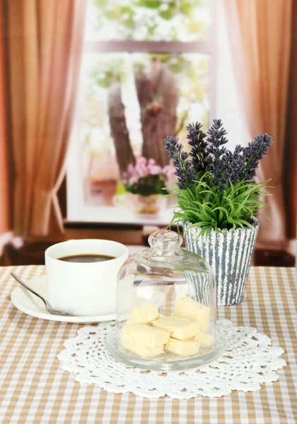 Chocolate pieces under glass cover and hot drink on bright background — Stock Photo, Image