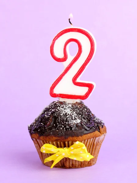 Birthday cupcake with chocolate frosting on lilac background — Stock Photo, Image