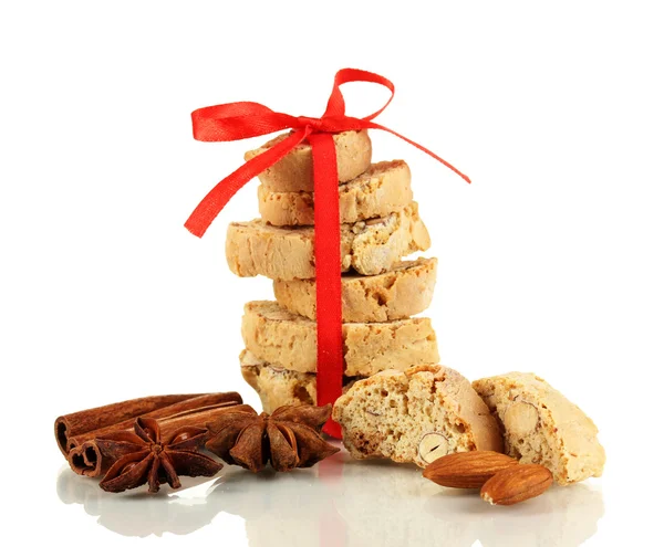 Aromatische cookies cantuccini geïsoleerd op wit — Stockfoto