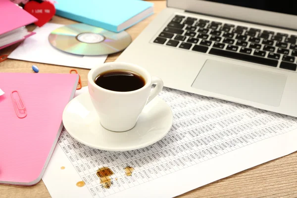 Cup of coffee on office desktop close-up — Stock Photo, Image