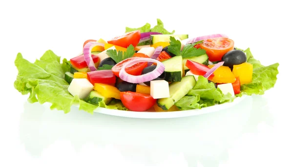 Lekkere Griekse salade geïsoleerd op wit — Stockfoto