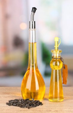 farklı mutfak masasında ayçiçeği tohumu yağı