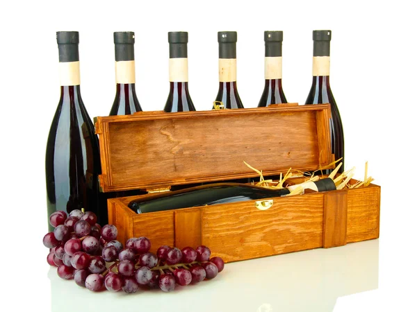 Láhve vína izolovaných na bílém — Stock fotografie
