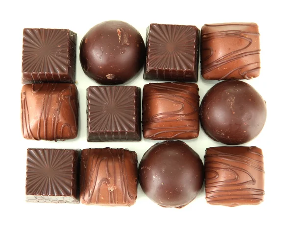 Bonbons au chocolat isolés sur blanc — Photo