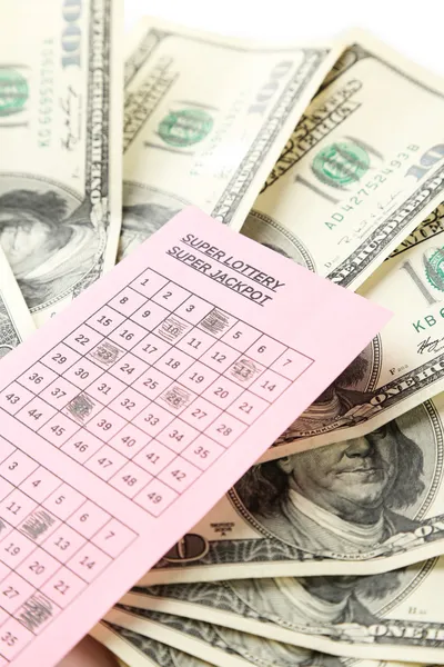 Loterij ticket en geld, close-up — Stockfoto