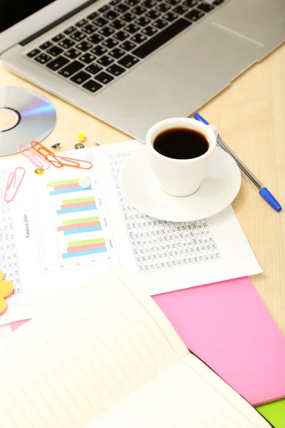 Cup of coffee on office desktop close-up — Stock Photo, Image