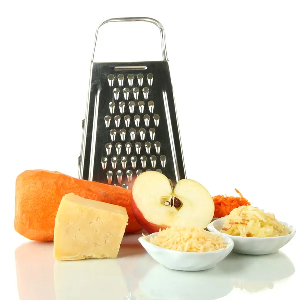 Металева тертка і яблуко, сир, морква, ізольовані на білому — стокове фото