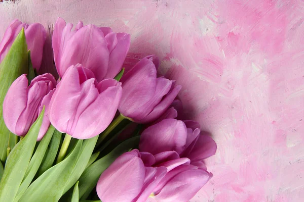 Beautiful bouquet of purple tulips on pink wooden background — Stock Photo, Image