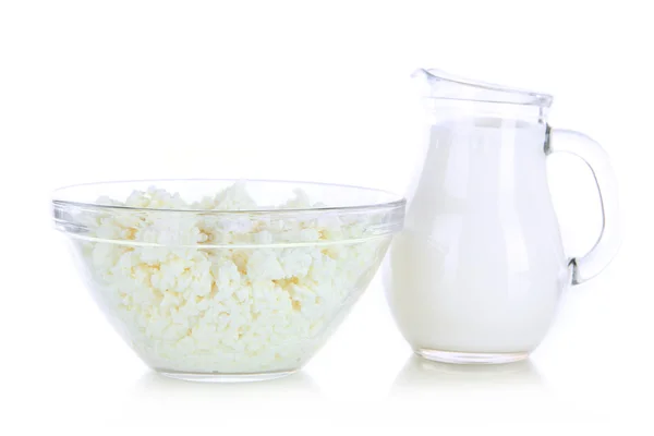 Produtos lácteos isolados a branco — Fotografia de Stock