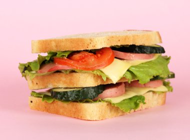 pembe bir arka plan üzerinde sandviç