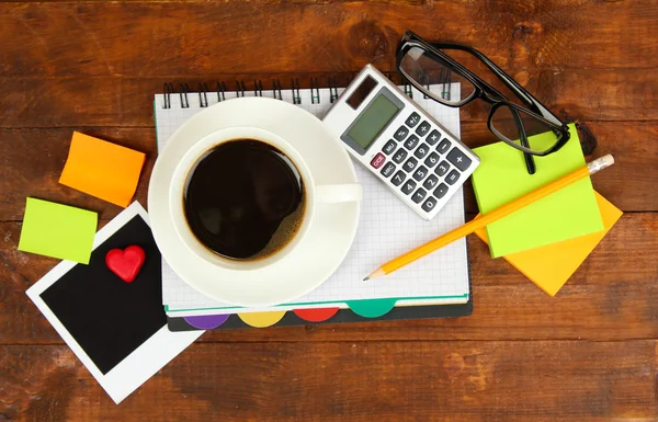 Cup of coffee on worktable close up — Stock Photo, Image