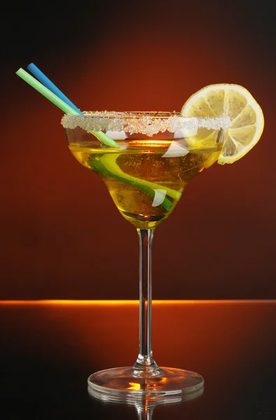 Yellow cocktail in glass on color background — Stock Photo, Image