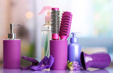 saç fırçaları, saç kurutma makinesi, Düzleştiriciler ve kozmetik güzellik salo şişelerde