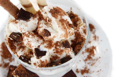 gofret sopa üzerinde mavi arka plan ile dondurma